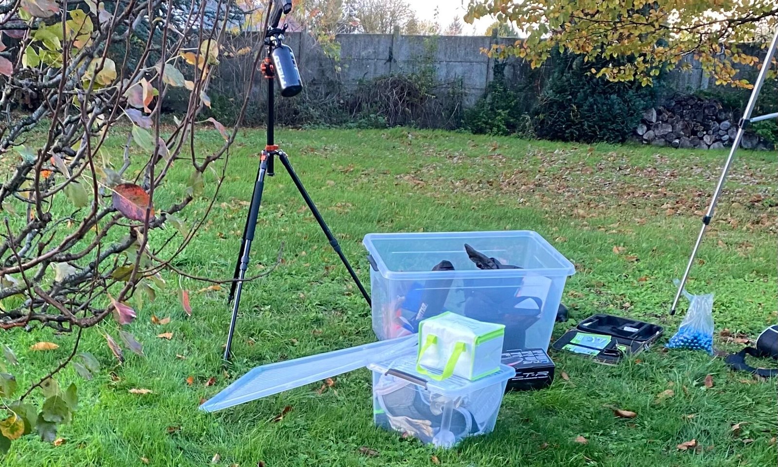 Paintball sur un trépied. Permet un tire plus juste et précis.